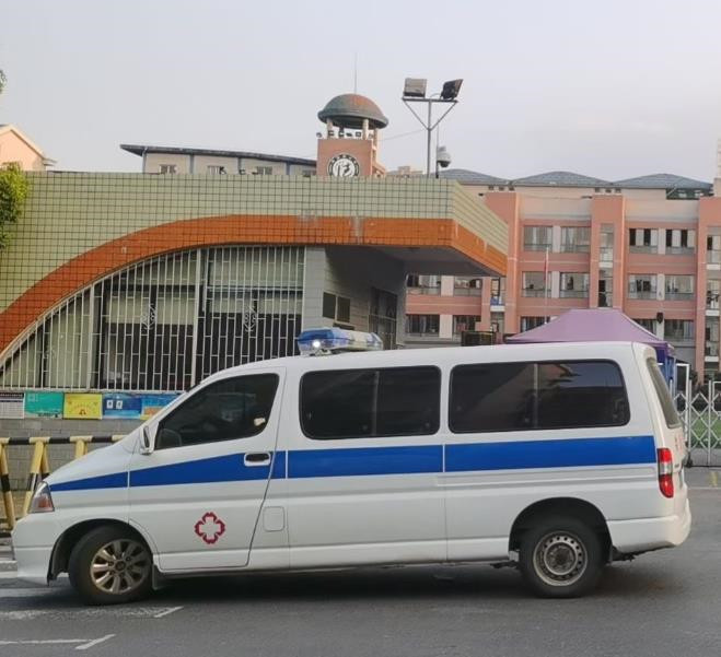 桥东救护车出租护送骨折病人一公里多少钱